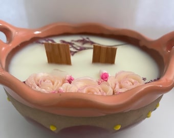 Cazuelita de barro soy wax candle.