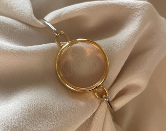 Vintage Gold-Plated Photo Locket Bracelet: 1970s Sentimental Jewelry