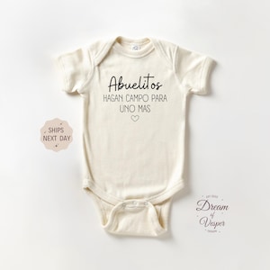 Abuelitos Hagan Campo Para Uno Mas Onesie®, Spanish Pregnancy Announcement Baby Onesie®, Baby Shower Gift, Natural Baby Onesie®