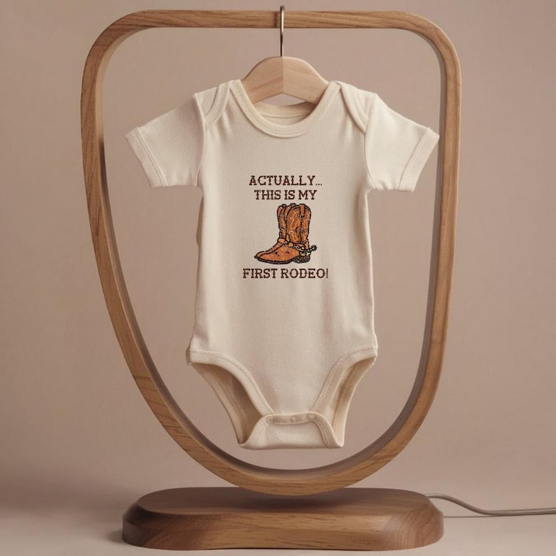 C'est ma première tenue de rodéo pour bébé, body cowboy, tenue western drôle de bébé, cadeau de baby shower, jolie tenue naturelle pour bébé Natural