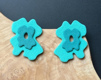 Grote statement oorbellen Grote bloem oorbellen Teal oorbellen Groenblauwe oorbellen Leuke oorbellen Coole oorbellen Funky oorbellen Artsy oorbellen Clay
