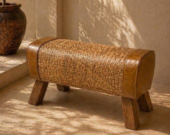 Banco marroquí tejido con taburete de cuero