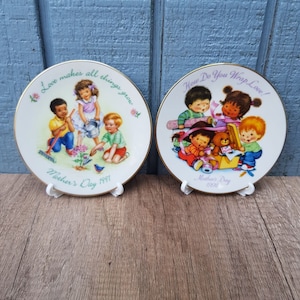 Avon Muttertag Teller 1991 Liebe lässt alle Dinge wachsen , 1992 Wie verpackt man Liebe