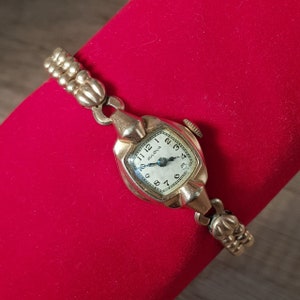 Bulova Diana Swiss Ladies Wrist Watch 17 Jewels 14K Rolled Gold Plate Bezel 1948