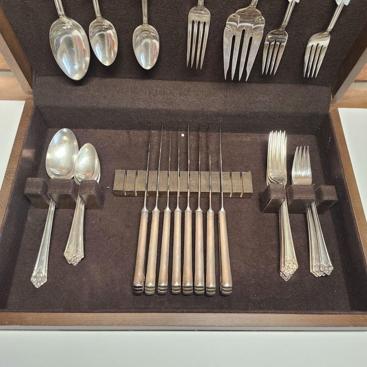 1847 Rogers Bros Her Majesty Silverplate Flatware Set of 35 Pieces