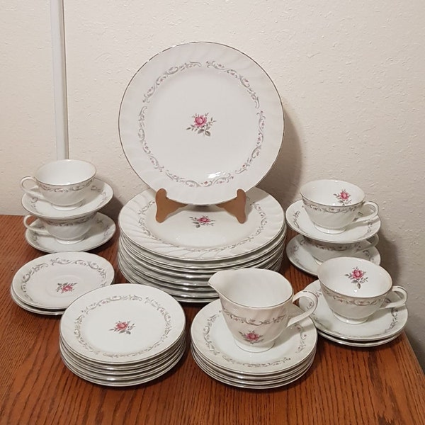 Royal Swirl Fine China Japan Vintage Dinnerware Set of 32 Pieces