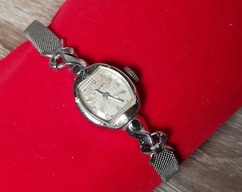Longines schweiziskt damarmbandsur med 17 juveler, 10 karat guldfyllt, 1956