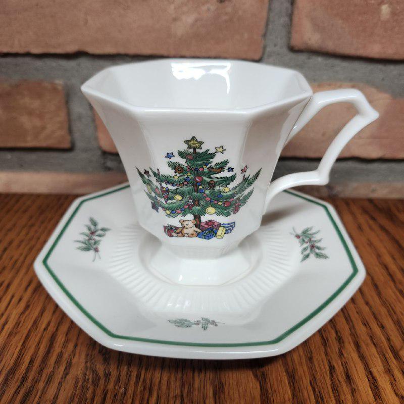 Buy Nikko Christmastime Japan Vintage Dinnerware Set Online in