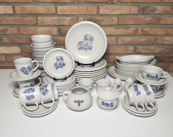 Pfaltzgraff Yorktowne Vintage Dinnerware Set
