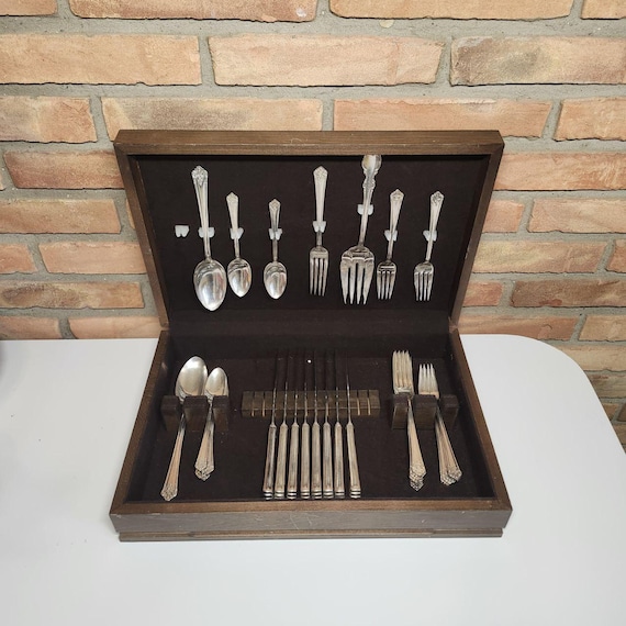 1847 Rogers Bros Her Majesty Silverplate Flatware Set of 35 Pieces