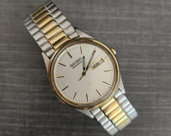 Seiko SQ Quartz Men's Wrist Watch Day & Date 5Y23-8049 Seiko SQ Quartz Men's Wrist Watch Day & Date 5Y23-8049