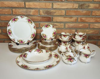 Royal Albert Old Country Roses Fine Bone China England Dinnerware Set