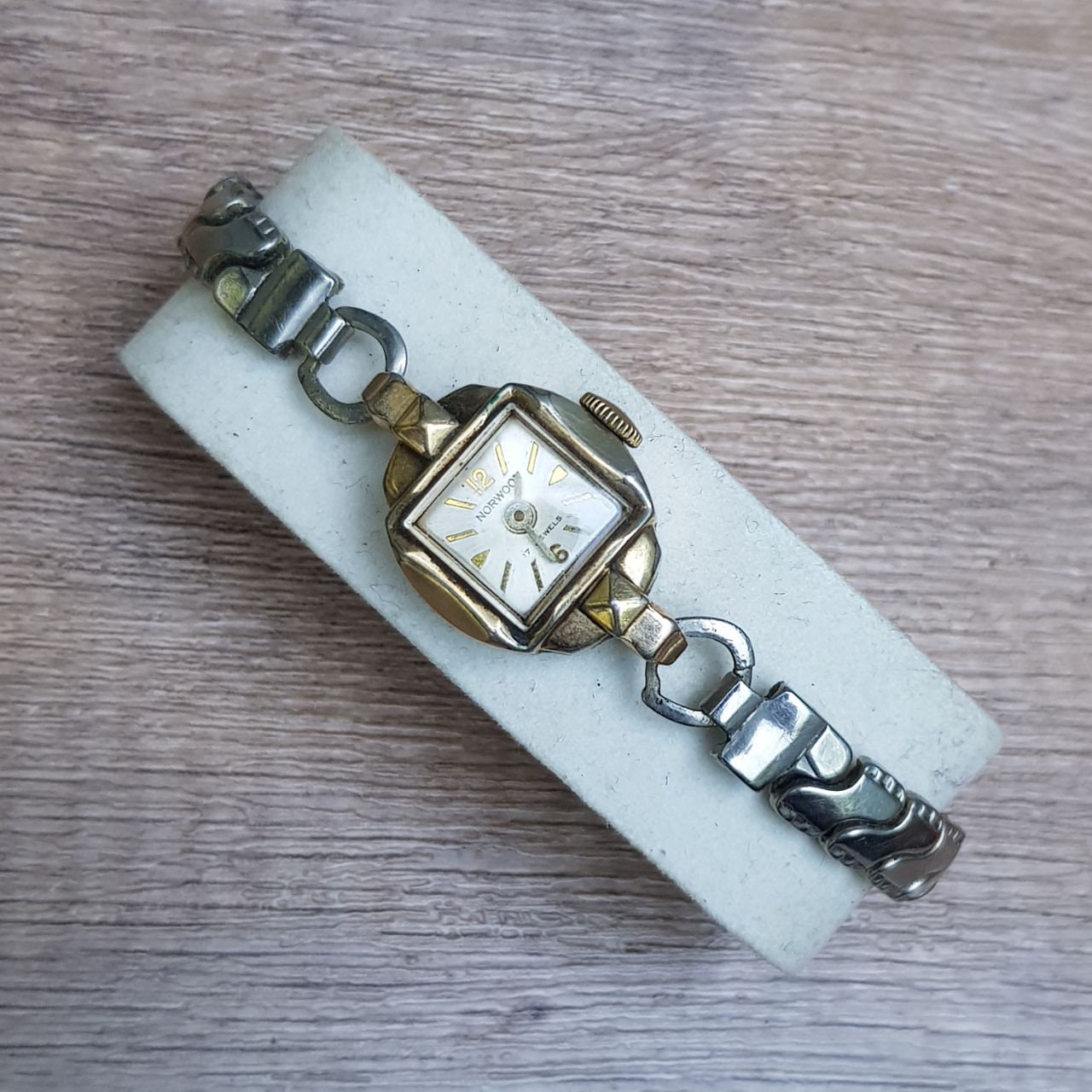 Norwood Swiss Ladies Wrist Watch 17 Jewels 10K Rolled Gold Plate
