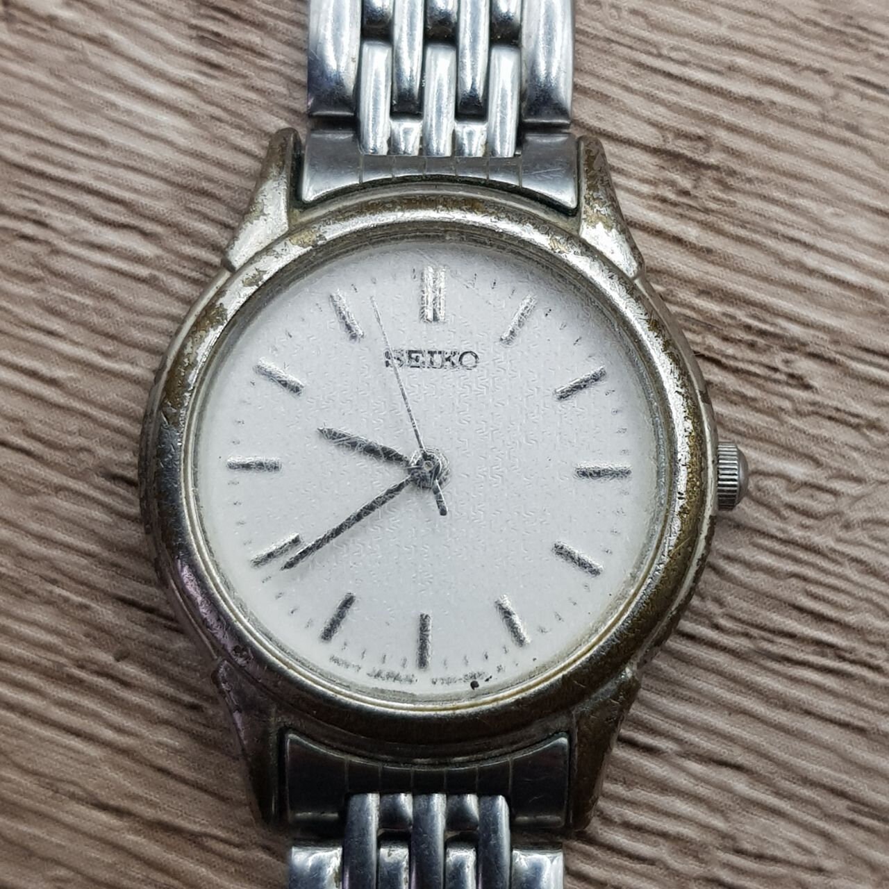 Seiko Quartz Women's Wrist Watch V701-1930 Working - Etsy 日本