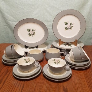 Homer Laughlin Cavalier Eggshell Vintage Dinnerware Set of 32 Pieces Made in USA