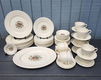 Wedgwood Edme Conway AK8384 Made in England Dinnerware Set
