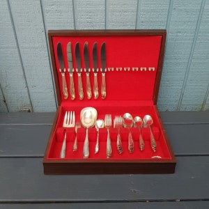 Wm Rogers Mfg Co Extra Plate by International Silver, Flatware Set of 47 Pieces in Original Wooden Box