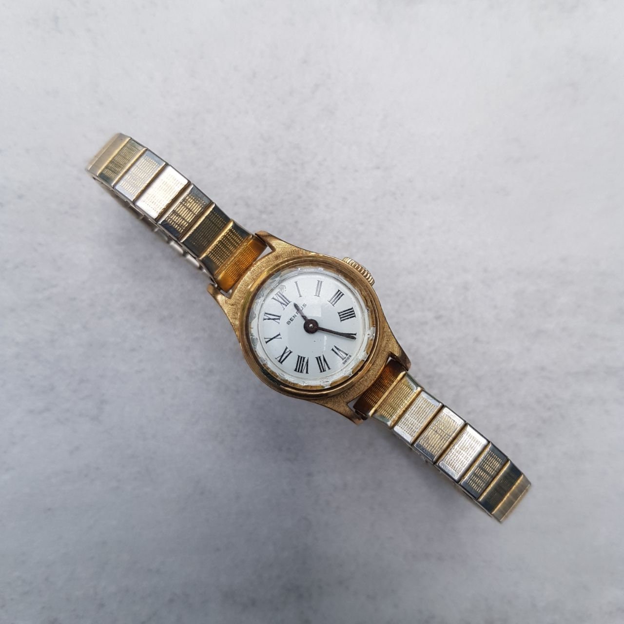 Benrus Model CZ2L2 Swiss Ladies Watch 17 Jewels 20 Micron Gold