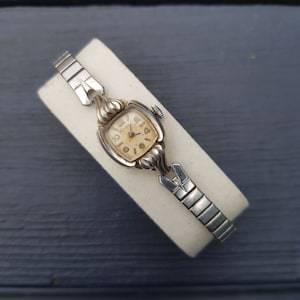 Bulova Swiss Ladies Wrist Watch 17 Jewels 10K Rolled Gold Plate Bezel 1961