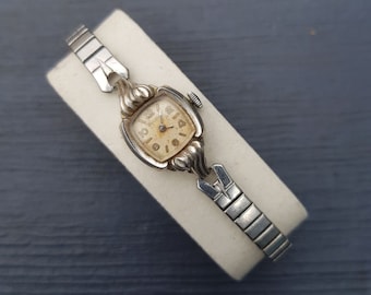 Bulova Swiss Ladies Wrist Watch 17 Jewels 10K Rolled Gold Plate Bezel 1961
