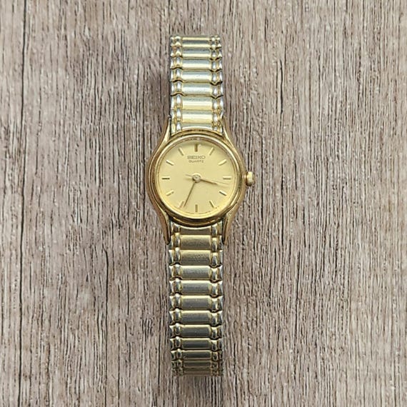 Seiko Quartz Women's Wrist Watch 1N01-0E19 Working - Etsy