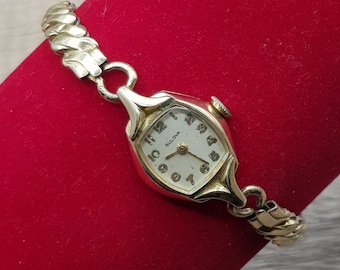 Bulova Swiss Ladies Wrist Watch 17 Jewels 10K Rolled Gold Plate Bezel 1963