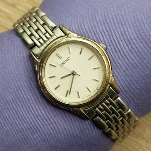 Seiko Quartz Women’s Wrist Watch V701-1930 Working