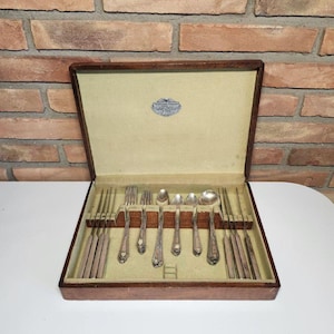 Wm Rogers MFG Co Extra Plate Flatware Set of 41 Pieces in Original Wooden Box
