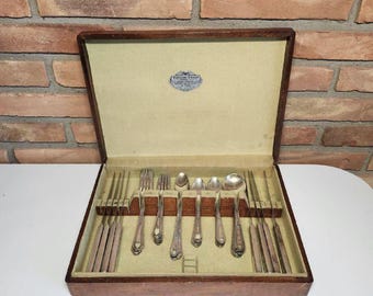 Wm Rogers MFG Co Extra Plate Flatware Set of 41 Pieces in Original Wooden Box