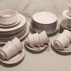 Wilshire House Fine China by Jepcor 5796 Bridal Lace Japan Set of 43 Pieces