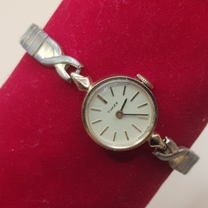 Timex Women&#39;s Mechanical Watch 17 Jewels 1977 Running