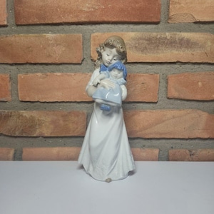 Nao by Lladro We&#39;re Sleepy Porcelain Figurine Girl with Doll Made in Spain