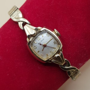 Bulova Swiss Ladies Wrist Watch 17 Jewels 10K Rolled Gold Plate Bezel 1963