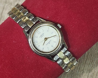Vintage Timex Carriage Quartz Classic Womens Womans Silver  display picture 1