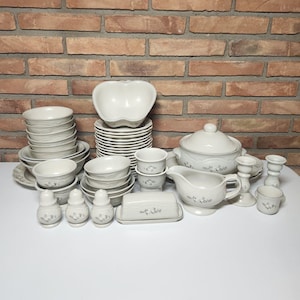 Pfaltzgraff Heirloom Vintage Dinnerware Set