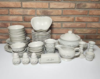 Pfaltzgraff Heirloom Vintage Dinnerware Set