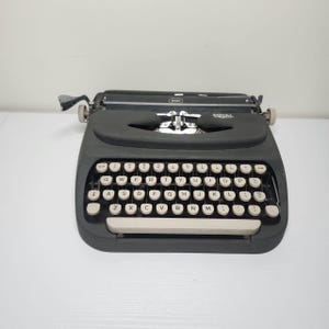Royal Dart Portable Manual Typewriter