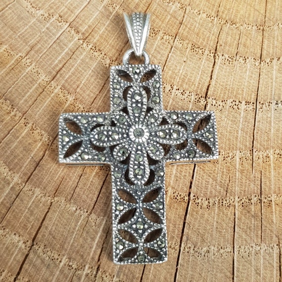 Pendentif Croix En Argent Massif Avec Marcassites - Ancien Et Élégant