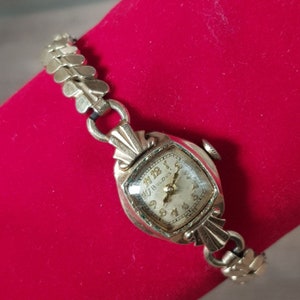 Bulova Swiss Ladies Watch 17 Jewels 10K Rolled Gold Plate 1952 Not Working