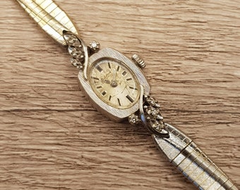 Bulova La Petite 14K Gold with Diamonds Swiss Ladies Wrist Watch 23 Jewels 1973