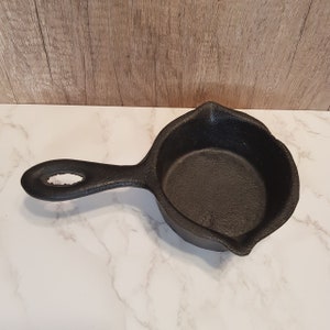 Vintage Cast Iron Frying Egg Skillet