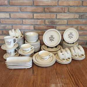 Pfaltzgraff Village Vintage Dinnerware Set USA