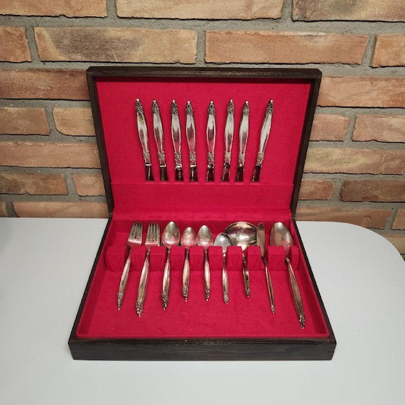 1847 Rogers Bros Garland Silverplate Flatware Set of 50 Pieces in