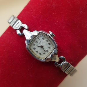 Bulova Swiss Ladies Wrist Watch 17 Jewels 10K Rolled Gold Plate Bezel 1961