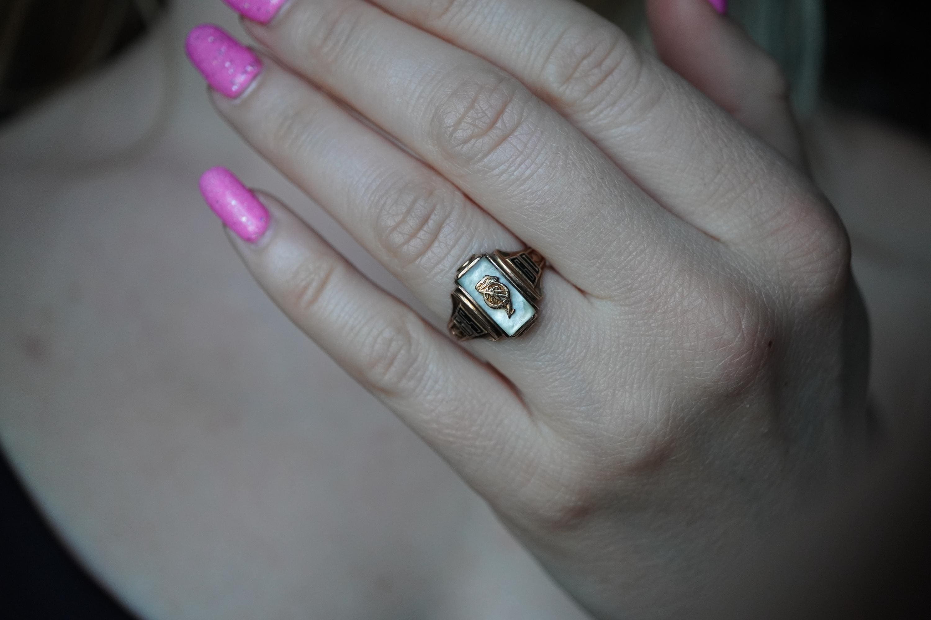 Vintage 1959 Jostens Class Ring 10K Gold Mother of Pearl Black