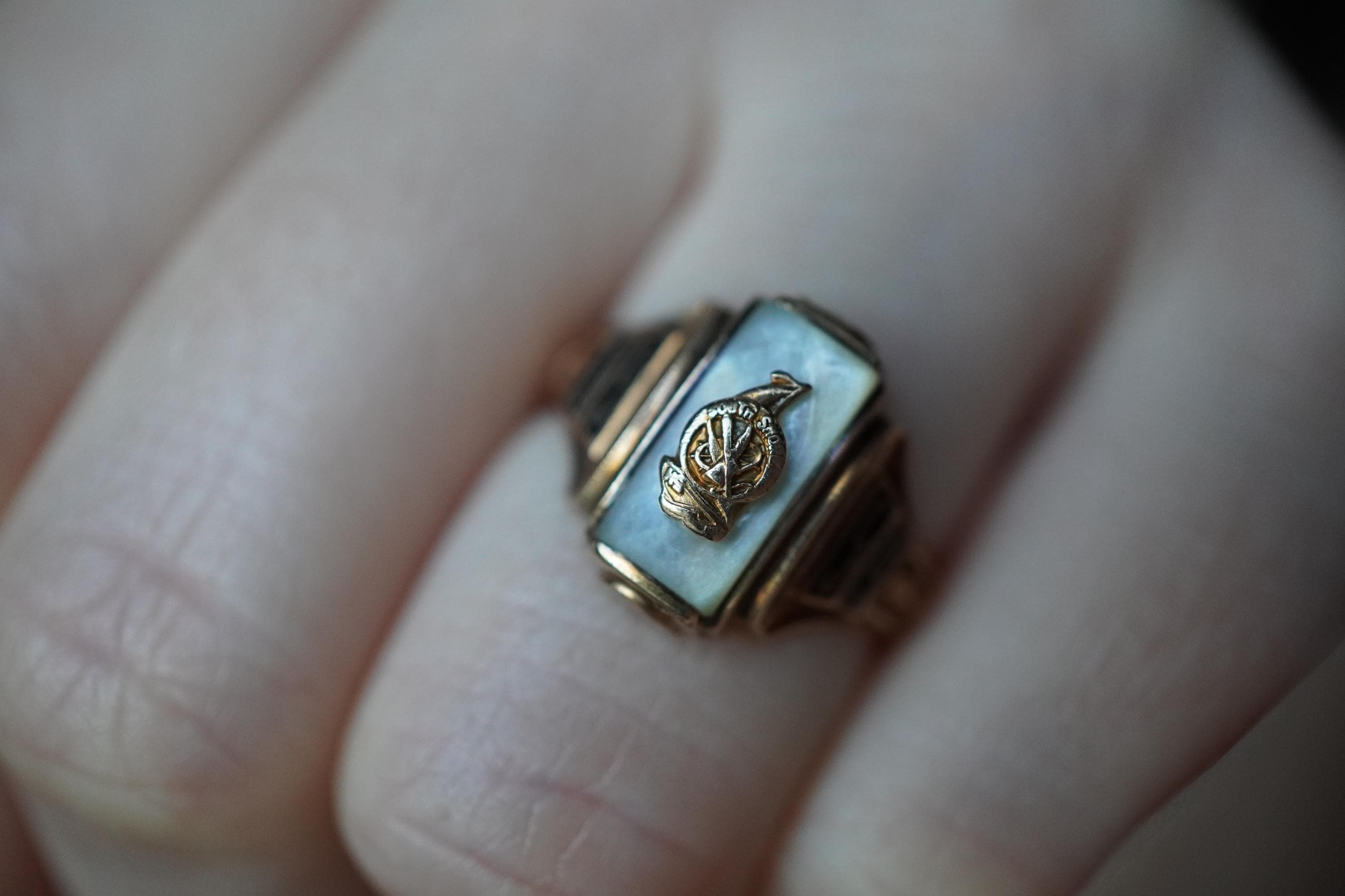 Vintage 1959 Jostens Class Ring 10K Gold Mother of Pearl Black