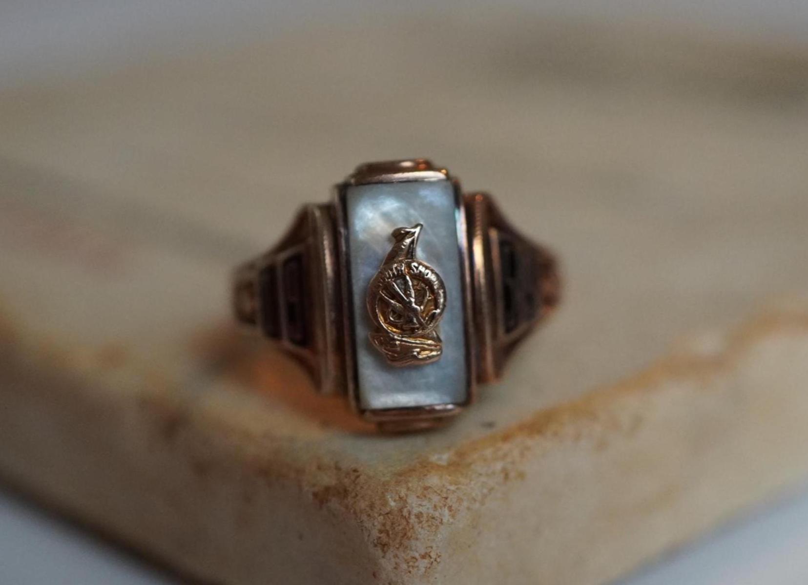 Vintage 1959 Jostens Class Ring 10K Gold Mother of Pearl Black