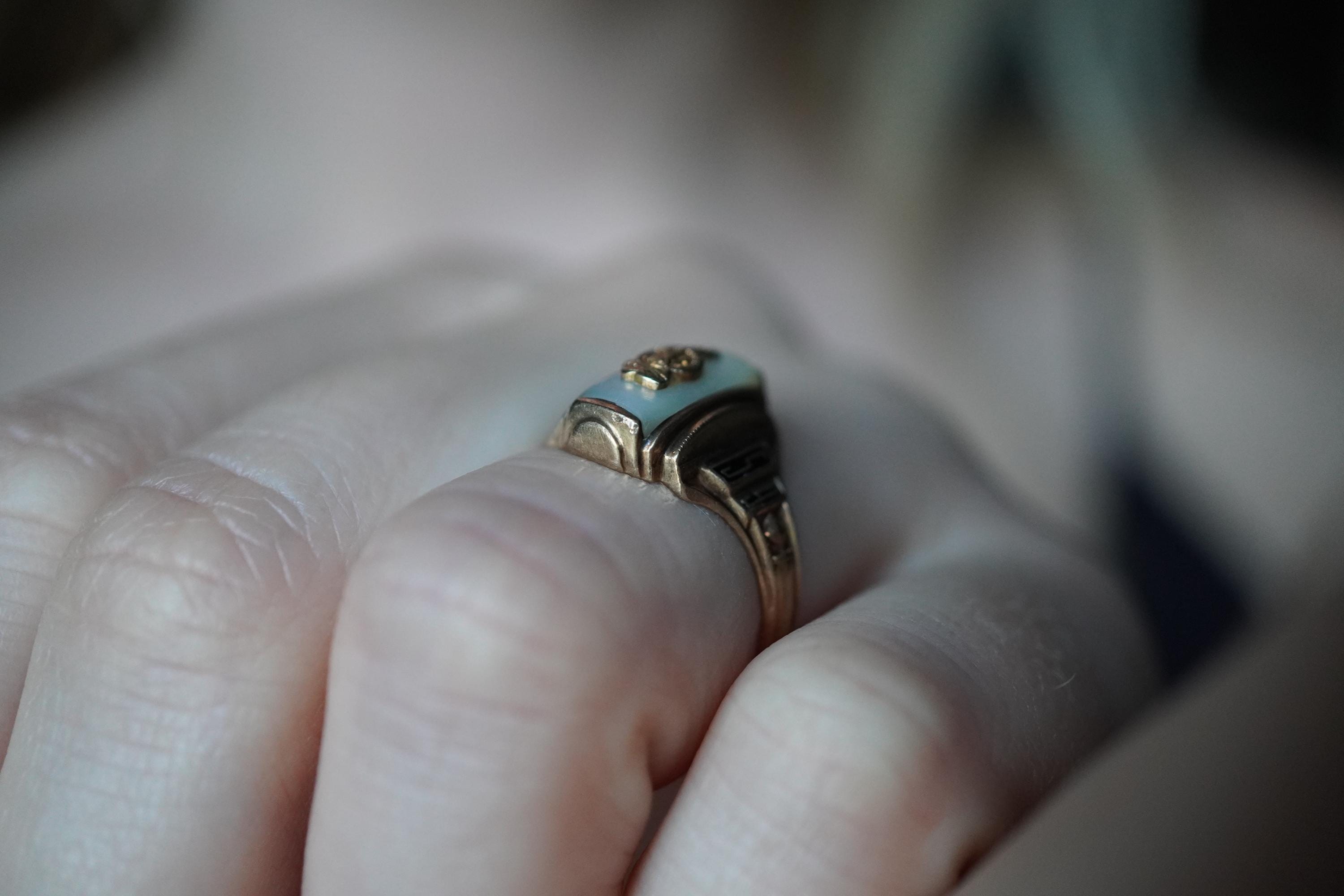 Vintage 1959 Jostens Class Ring 10K Gold Mother of Pearl Black
