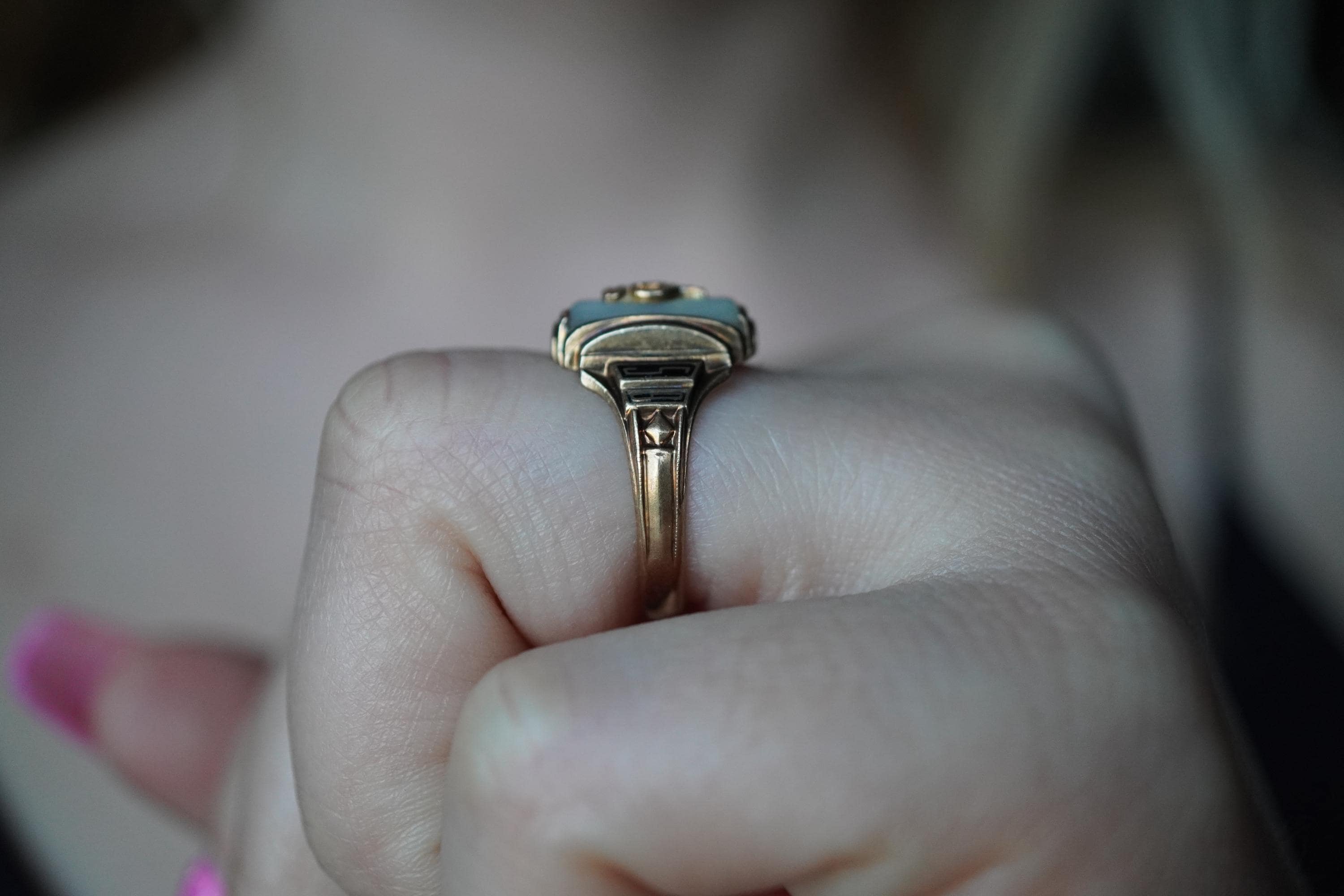 Vintage 1959 Jostens Class Ring 10K Gold Mother of Pearl Black