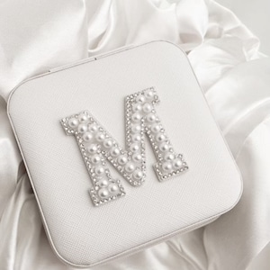 Sieradendoos met initiaal monogram parel | Gepersonaliseerde cadeau | Sieradendoos bruidsmeisje | Cadeau voorstel bruidsmeisje | Bruidsmeisje | Afstuderen